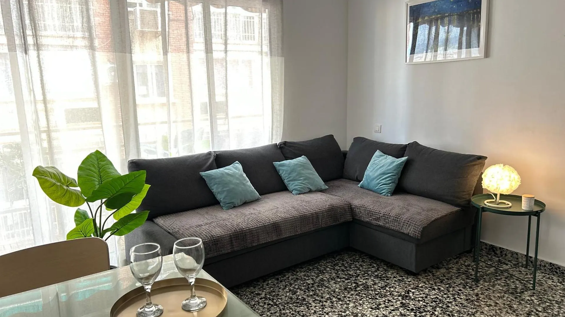 Charming City Apartment Malaga Centre With Balcony